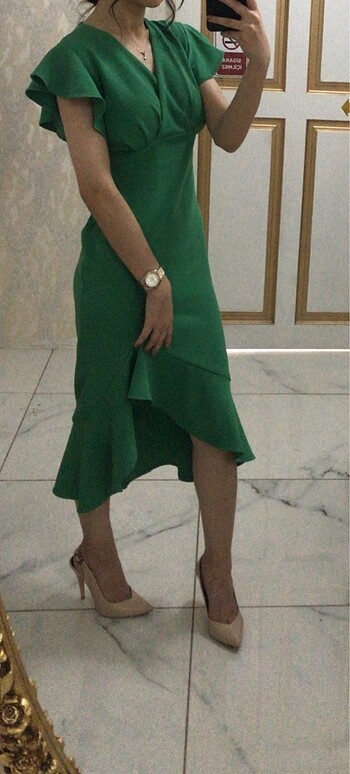 Fırfırlı yeşil elbise