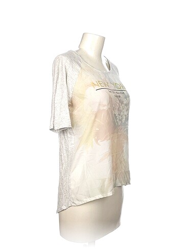 Pull and Bear Pull and Bear T-shirt %70 İndirimli.