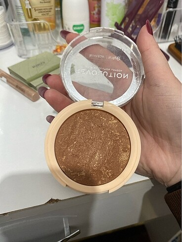 Revolution REVOLUTION BRONZER
