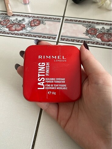 RIMMEL LONDON PUDRA FONDÖTEN