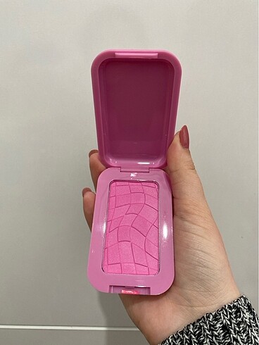  Beden NYX BUTTERMELT ALLIK 01