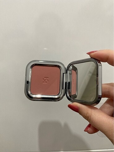  Beden KIKO UNLIMITED BLUSH 06