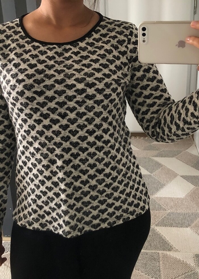 Kalp detaylı bluz - Görsel 3