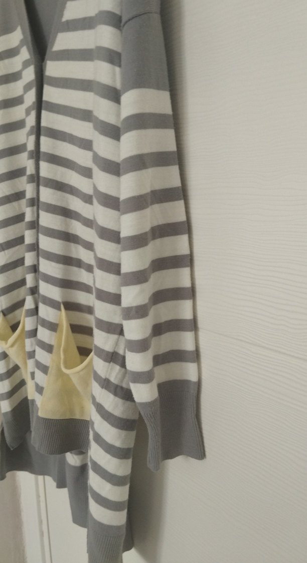 Gri Çizgili V Yaka Kadın Hırka - Görsel 3