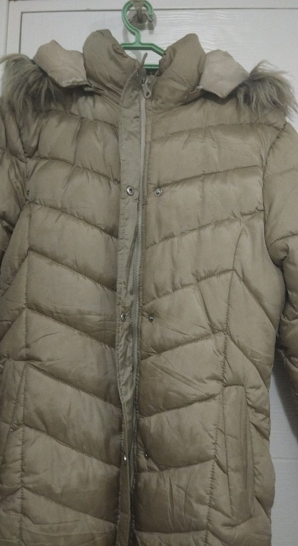 Kürk Detaylı Bej Uzun Kadın Kışlık Mont - Görsel 3