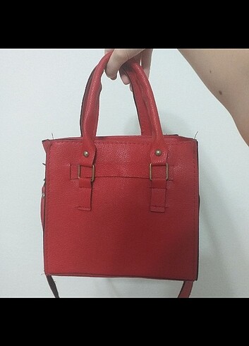Kırmızı çanta