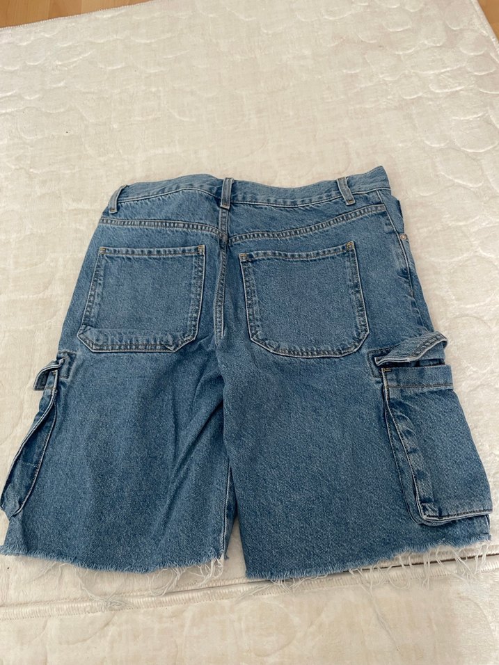 Düğmeli Geniş Kesim Kadın Kot Şort - Görsel 2