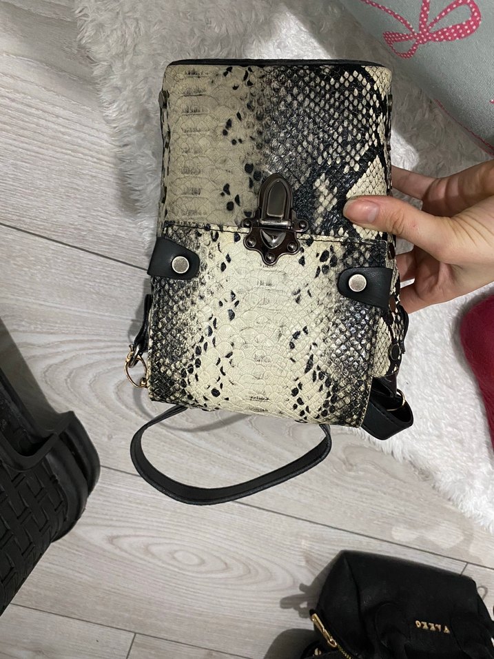 Gri Yılan Desenli Deri Kadın Çanta - Görsel 3