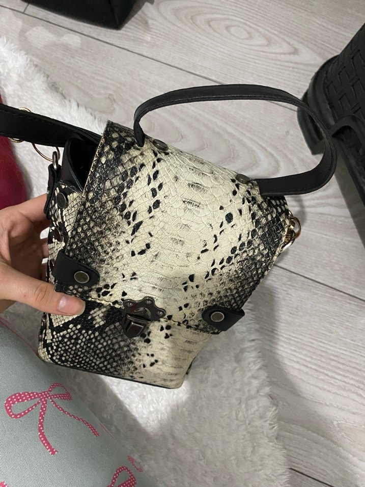 Gri Yılan Desenli Deri Kadın Çanta - Görsel 2
