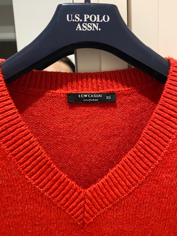 Kırmızı V Yaka Örgü Kadın Kazak - Görsel 2