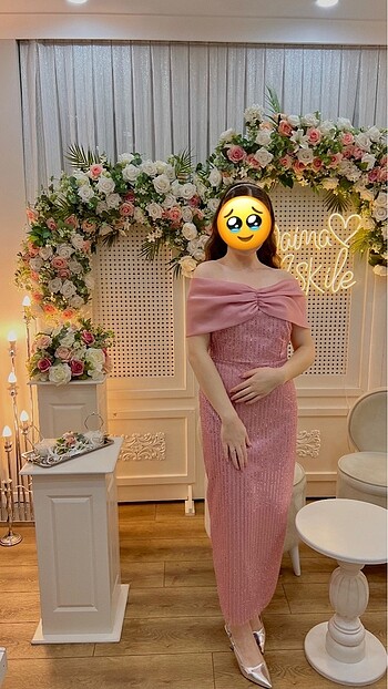 Pembe söz elbisesi