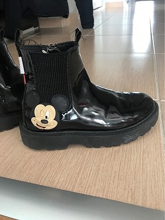 Zara Zara 30 numara Mickey mouse bot