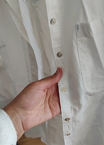 White and Beige Beyaz püsküllü gömlek 