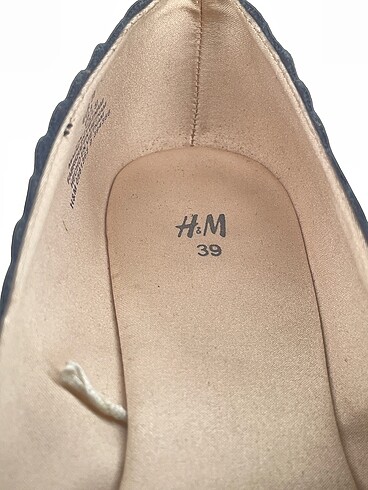 39 Beden siyah Renk H&M Babet %70 İndirimli.