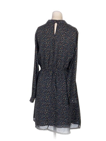 l Beden PreLoved Kısa Elbise %70 İndirimli.