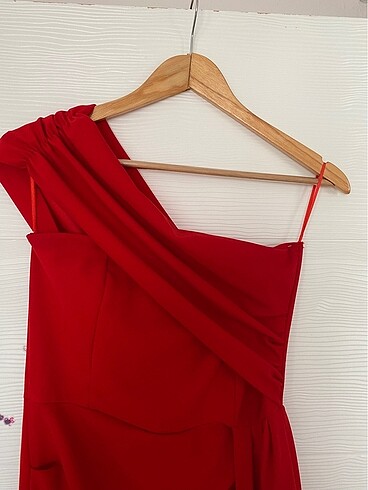 Kırmızı abiye - Görsel 8