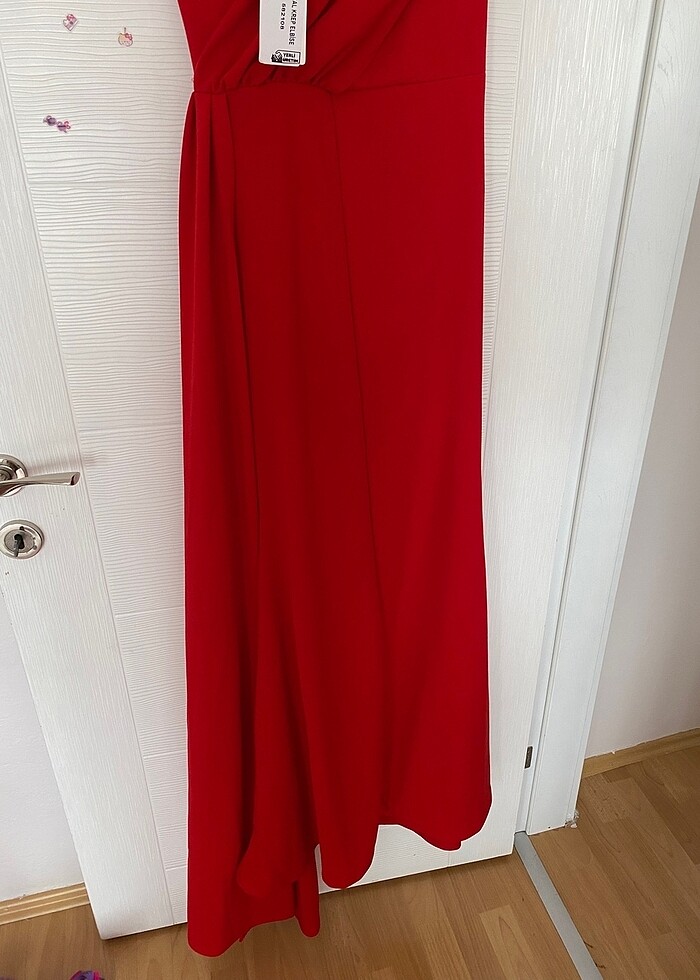 Kırmızı abiye - Görsel 5