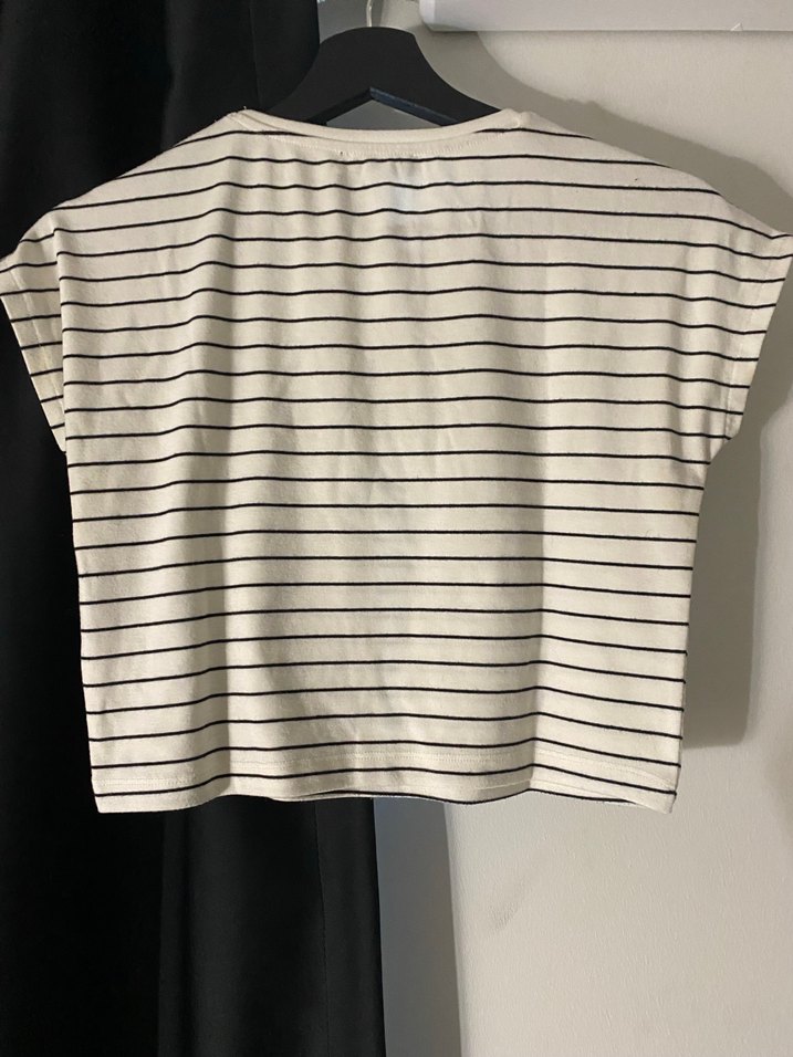 Kadın Beyaz Gri Çizgili Kısa Kollu Tişört - Görsel 3