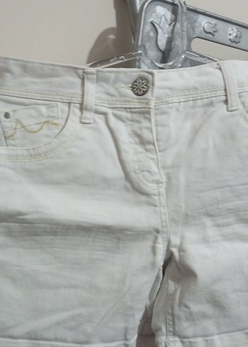Kadın Beyaz Düğmeli Kot Şort - Görsel 2