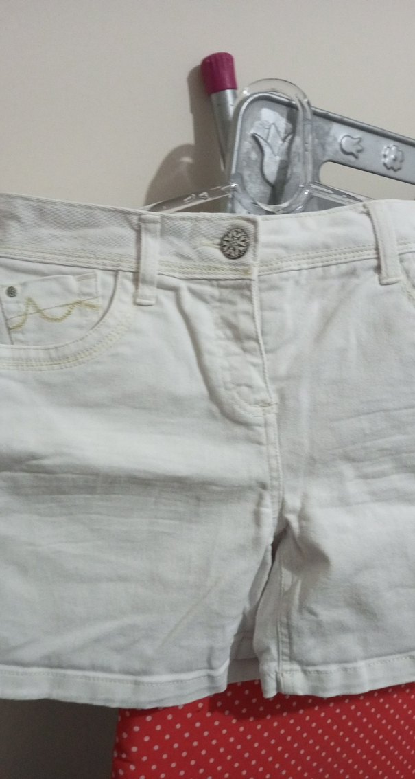 Kadın Beyaz Düğmeli Kot Şort - Görsel 2