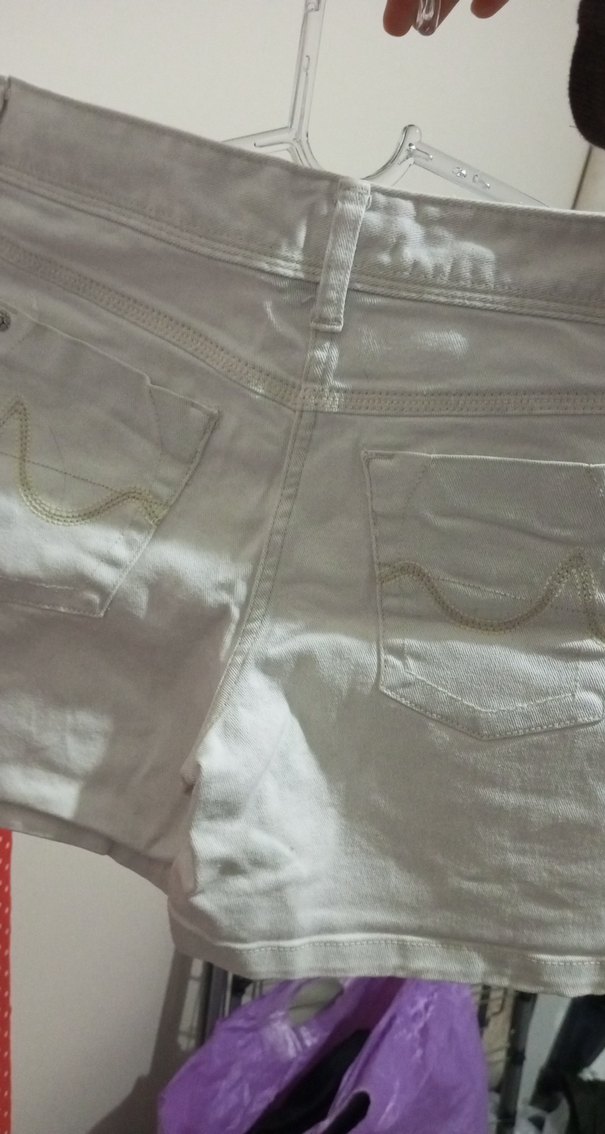 Kadın Beyaz Düğmeli Kot Şort - Görsel 3