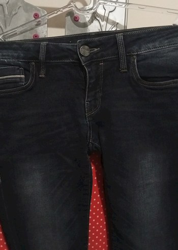 Koyu Renkli Sıkı Kesim Kadın Kot Pantolon - Görsel 3