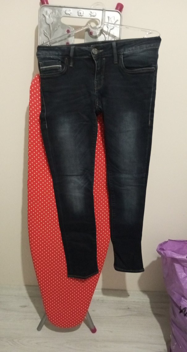 Koyu Renkli Sıkı Kesim Kadın Kot Pantolon - Görsel 2