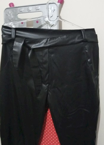 Kemerli Siyah Kadın Deri Pantolon - Görsel 2
