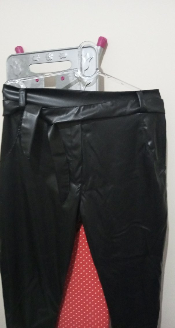 Kemerli Siyah Kadın Deri Pantolon - Görsel 2