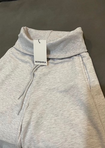 Bershka Beli Kivrilan Esofman Alti