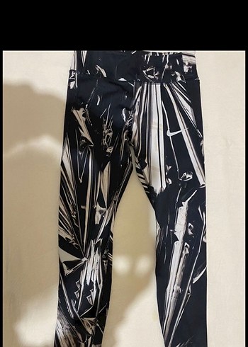 m Beden Nike Gri Beyaz Batik Desenli Midi Tayt