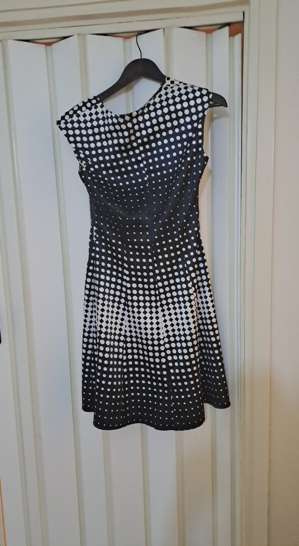 Puantiye Desenli V Yaka Midi Elbise - Görsel 2