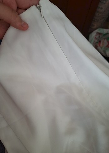 Zincir Detaylı Beyaz V Yaka Kolsuz fermuarlı elbise - Görsel 9