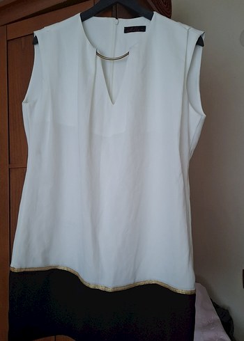 Zincir Detaylı Beyaz V Yaka Kolsuz fermuarlı elbise - Görsel 3