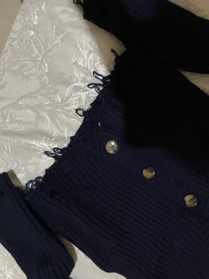 Düğmeli Siyah Gotik Kadın Triko - Görsel 3