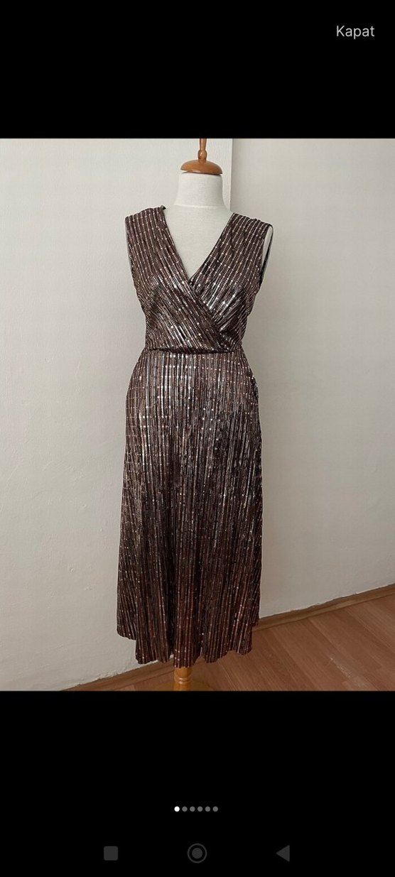 Drapeli Kahverengi Parlak V Yaka Uzun Elbise - Görsel 2