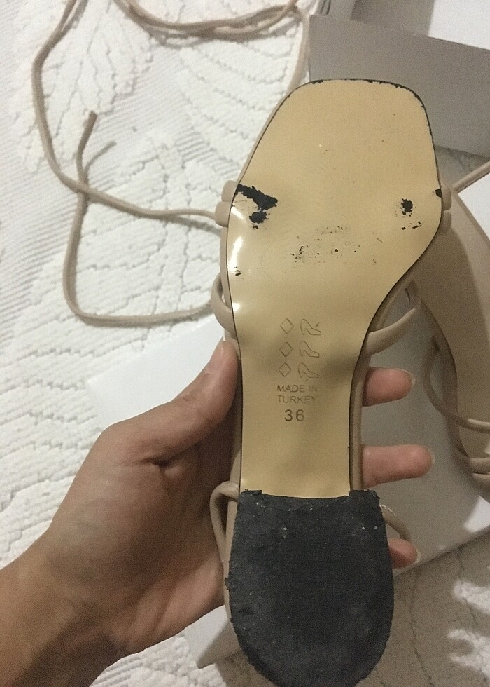 kalın kısa topuklu ipli sandalet - Görsel 4