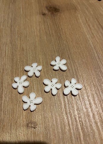 Çiçek Desenli Düğme - Görsel 2