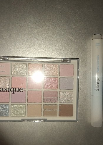 Pastel Tonlarında Çok Renkli Far Paleti