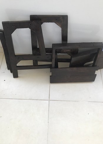 Beden Koyu Kahverengi Ahşap Basamak