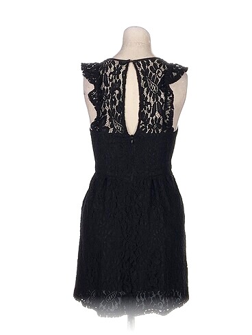 m Beden BCBG Maxazria Kısa Elbise %70 İndirimli.