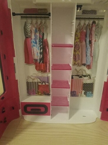  Barbie gardolabı yanında mutfak hediyeee