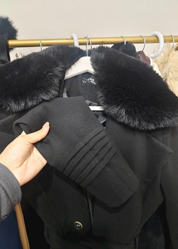 Kürk Yakalı Siyah Kaban - Görsel 2