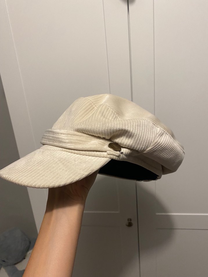 Düğmeli Bej Süet Kadın Şapka - Görsel 2