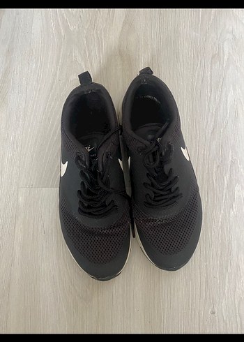 Nike Siyah Bağcıklı Kadın Spor Ayakkabı