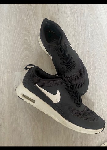 Siyah Bağcıklı Kadın Spor Ayakkabı