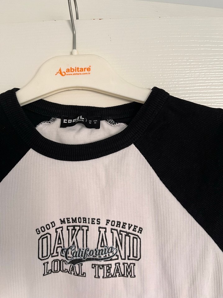 Siyah-Beyaz Baskılı Kısa Kollu Kadın Crop Tişört - Görsel 2