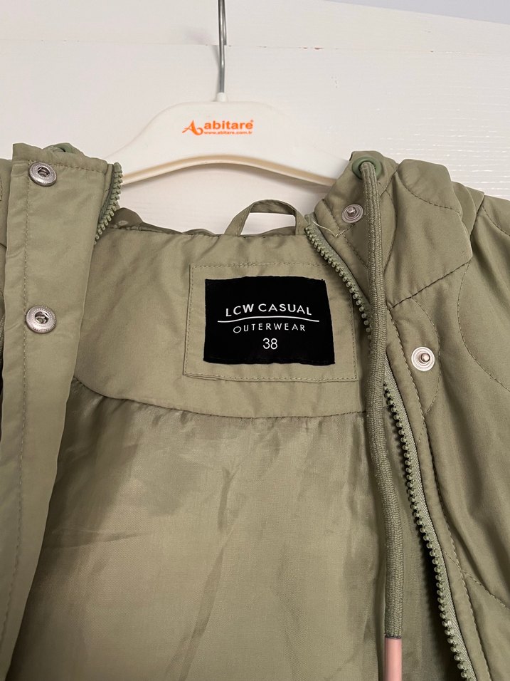 Fermuarlı Ve Düğmeli Haki Renk Kadın Mont - Görsel 4