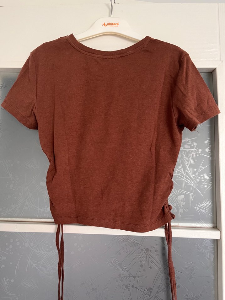 Kısa Kollu Kahverengi Baskılı Yanları İpli Crop Tişört - Görsel 3