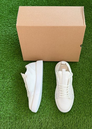 Zara Minimal Beyaz Sneaker
